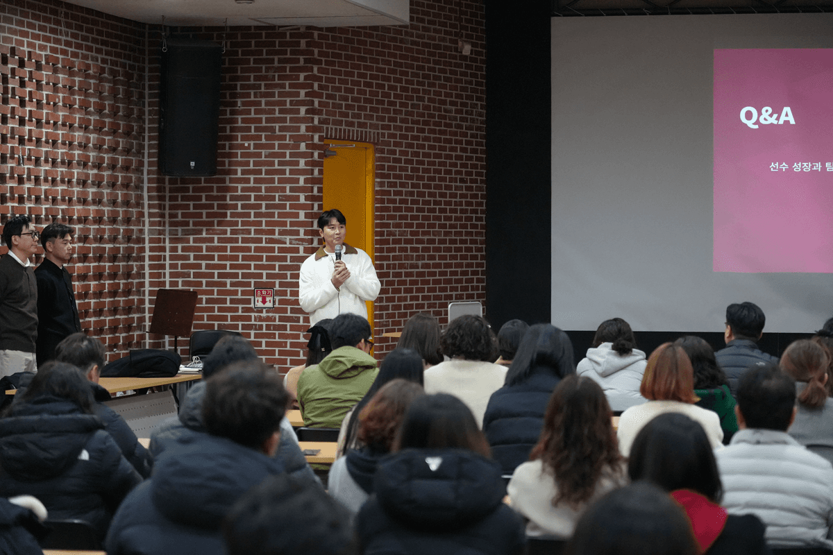 용인FC, 유소년 선수단 학부모 간담회 개최 - 운영 철학 공유로 신뢰 기반 강화 이미지 2